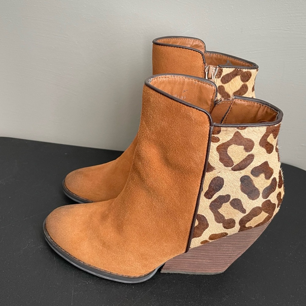 Very Volatile Chatter Leopard Calf Hair Suede Booties Boots Size 9 - Picture 3 of 14